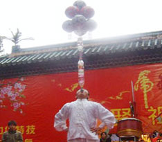 獨創(chuàng)絕技--舌轉(zhuǎn)足球